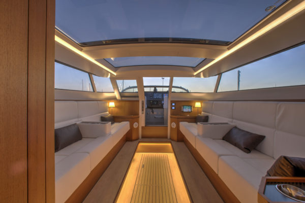 Reliant Yachts X series Luminisity Limo