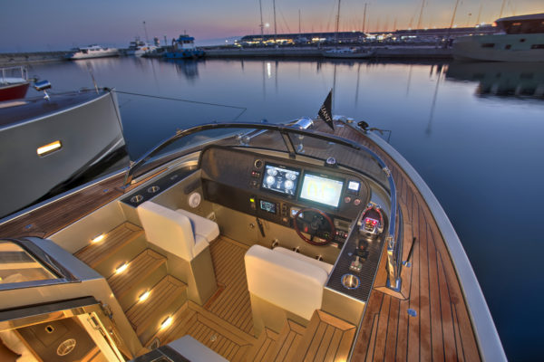 Reliant Yachts X series Luminisity Limo